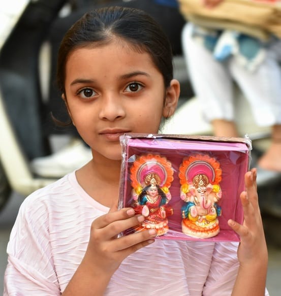 सेंट्रल मार्केट में दीपावली की खरीदारी....अमर उजाला सेंट्रल मार्केट में दीपावली की खरीदारी....अमर उजाला