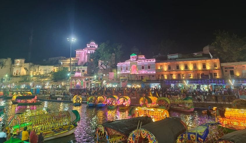 12 सीकेटीपी-7- परिचय-धर्मनगरी का दीपदान मेला में श्रद्धालुओं के आकर्षण के लिए रामघाट मार्ग पर स