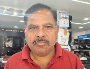 18जेएनडी05 : धनतेरस पर बाजार में लोगों की उमड़ी भीड़। संवाद 18जेएनडी05 : धनतेरस पर बाजार में लोगों की उमड़ी भीड़। संवाद