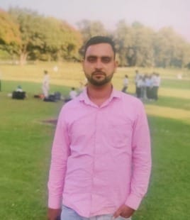 अंबाला कैंट बस स्टैंड के सामने फ्लाईओवर पर हुए हादसे में क्षतिग्रस्त बाइक को ई-रिक्शा के जरिये 