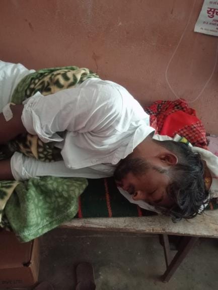 बुखार से पीड़ित लोग। बुखार से पीड़ित लोग।