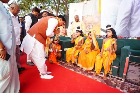चित्रकूट पहुंचे सीएम मोहन किया दीपदान चित्रकूट पहुंचे सीएम मोहन किया दीपदान