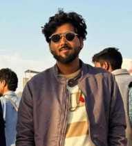 फोटो-01, लोहिया अस्पताल में रोते-बिलखते मृतक आदित्य के परिजन। संवाद