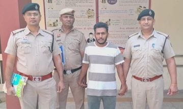 फोटो :10: पुष्पा का फाइल फोटो