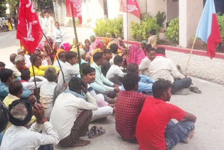 फोटो-34-नीरज निषाद। फाइल फोटो फोटो-34-नीरज निषाद। फाइल फोटो
