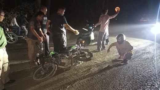 घायल सरला को देखती बेटी निधी। संवाद