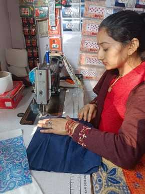 कॉटन से तैयार किया गया सेनेटरी पैड। संवाद कॉटन से तैयार किया गया सेनेटरी पैड। संवाद