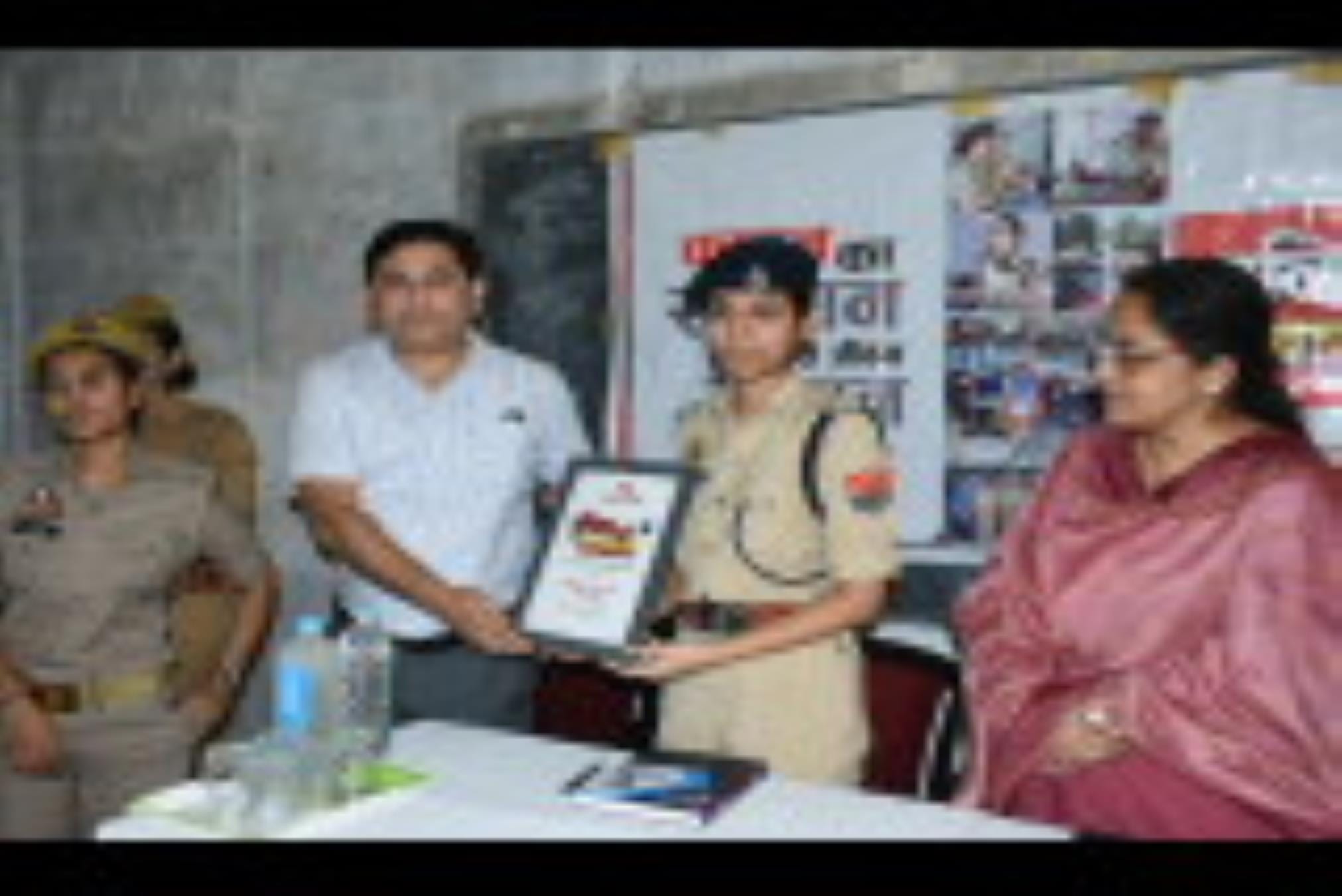 पुलिस की पाठशाला। पुलिस की पाठशाला।