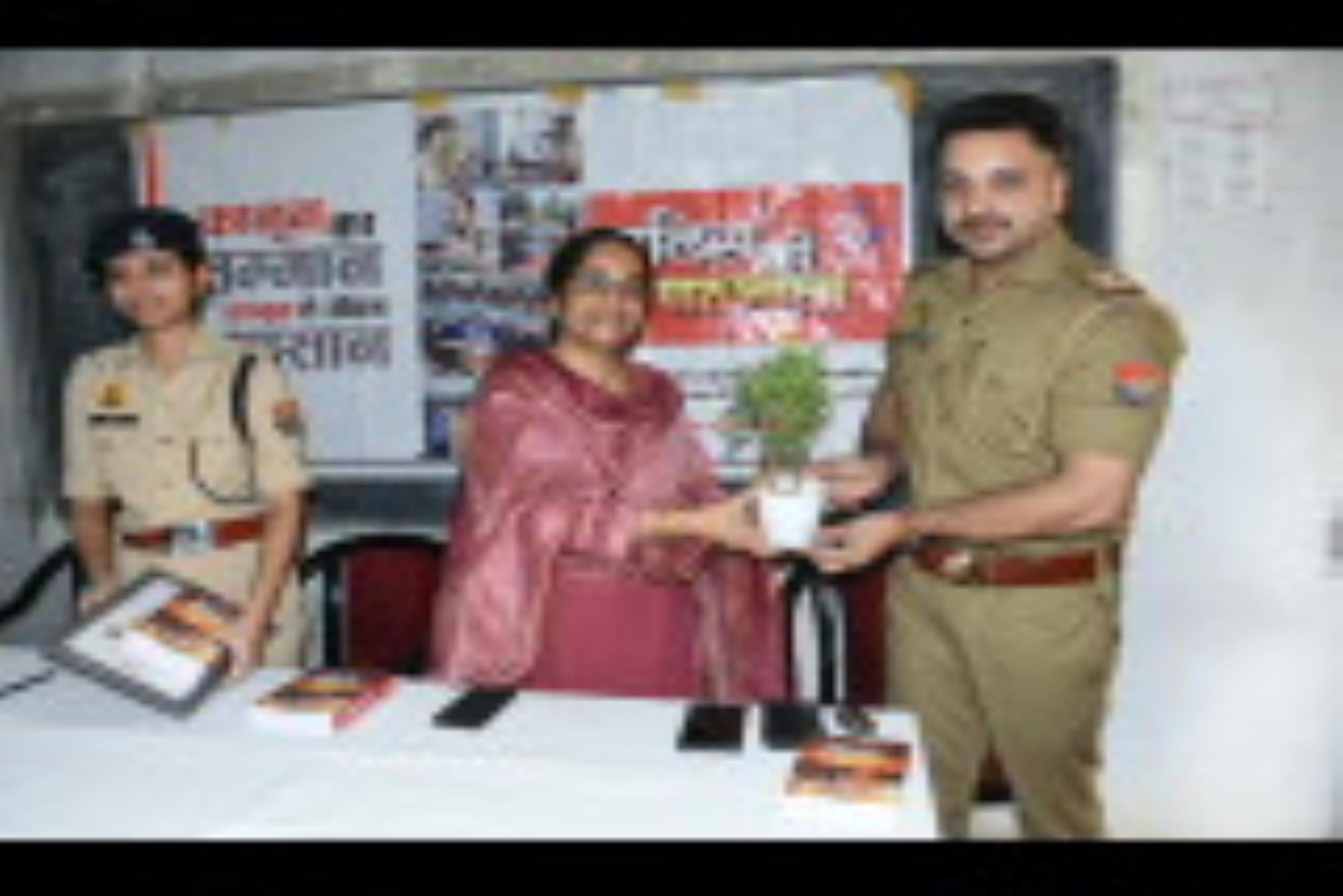 पुलिस की पाठशाला। पुलिस की पाठशाला।