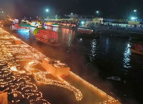 12 सीकेटीपी-10- परिचय-कड़ी सुरक्षा: रामघाट पर श्रद्धालुओं की कड़ी सुरक्षा के लिए दूरबीन से निगर