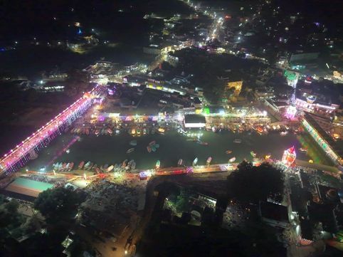 12 सीकेटीपी-10- परिचय-कड़ी सुरक्षा: रामघाट पर श्रद्धालुओं की कड़ी सुरक्षा के लिए दूरबीन से निगर