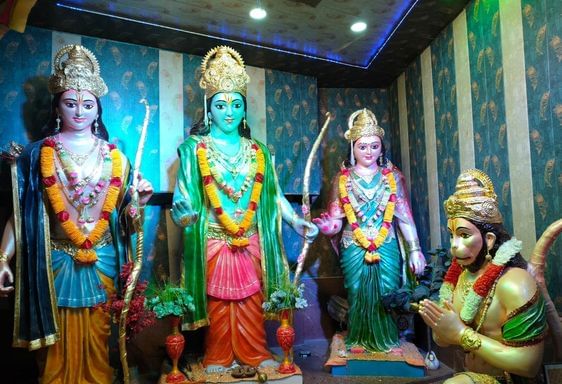 12 सीकेटीपी-10- परिचय-कड़ी सुरक्षा: रामघाट पर श्रद्धालुओं की कड़ी सुरक्षा के लिए दूरबीन से निगर