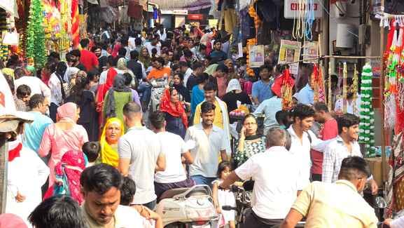19jjrp11- दमकल केंद्र पर अलर्ट पर खड़ी की गई गाड़ियां। संवाद 19jjrp11- दमकल केंद्र पर अलर्ट पर खड़ी की गई गाड़ियां। संवाद