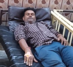 अस्पताल में बुखार से पीड़ित फैजुल्लापुर गांव की पूर्व प्रधान उमा देवी