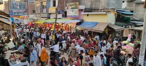 फोटो - 10 आतिशबाजी की दुकान पर खरीदारी करते लोग। संवाद