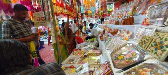 फोटो - 10 आतिशबाजी की दुकान पर खरीदारी करते लोग। संवाद