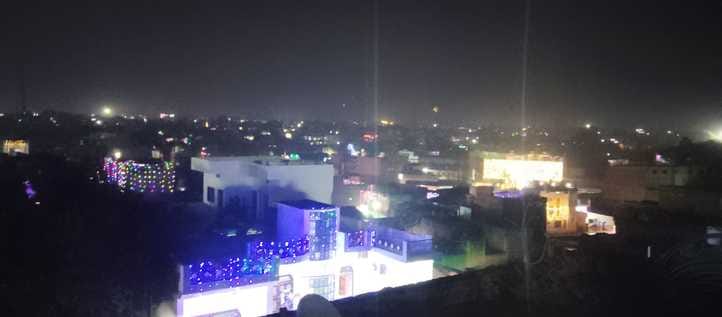 फोटो 16 - दीपावली पर पैराशूट पटाखा छुटाते युवा। संवाद फोटो 16 - दीपावली पर पैराशूट पटाखा छुटाते युवा। संवाद