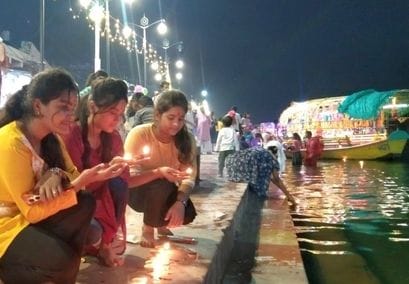 फोटो- 19 दीपावली पर झालरों की रोशनी से जगमगाता अशोक लाट चौराहा। संवाद फोटो- 19 दीपावली पर झालरों की रोशनी से जगमगाता अशोक लाट चौराहा। संवाद