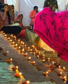 फोटो- 19 दीपावली पर झालरों की रोशनी से जगमगाता अशोक लाट चौराहा। संवाद फोटो- 19 दीपावली पर झालरों की रोशनी से जगमगाता अशोक लाट चौराहा। संवाद