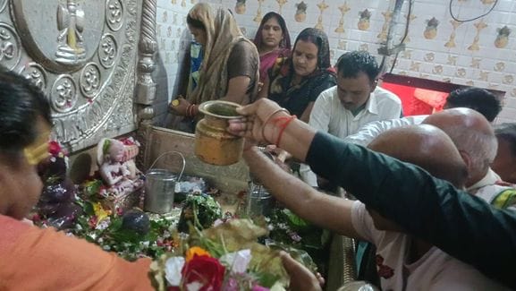 फोटो- 19 दीपावली पर झालरों की रोशनी से जगमगाता अशोक लाट चौराहा। संवाद फोटो- 19 दीपावली पर झालरों की रोशनी से जगमगाता अशोक लाट चौराहा। संवाद