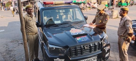 फोटो-20एयूआरपी07- डायल 112 प्रभारी निरीक्षक बृजेंद्र सिंह सोलंकी। पुलिस फोटो-20एयूआरपी07- डायल 112 प्रभारी निरीक्षक बृजेंद्र सिंह सोलंकी। पुलिस