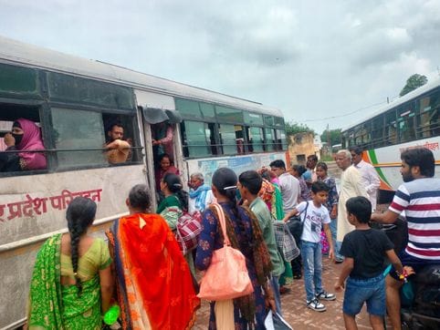 लावेला चौक से गांधी ग्राउंड तक लगा जाम। संवाद लावेला चौक से गांधी ग्राउंड तक लगा जाम। संवाद