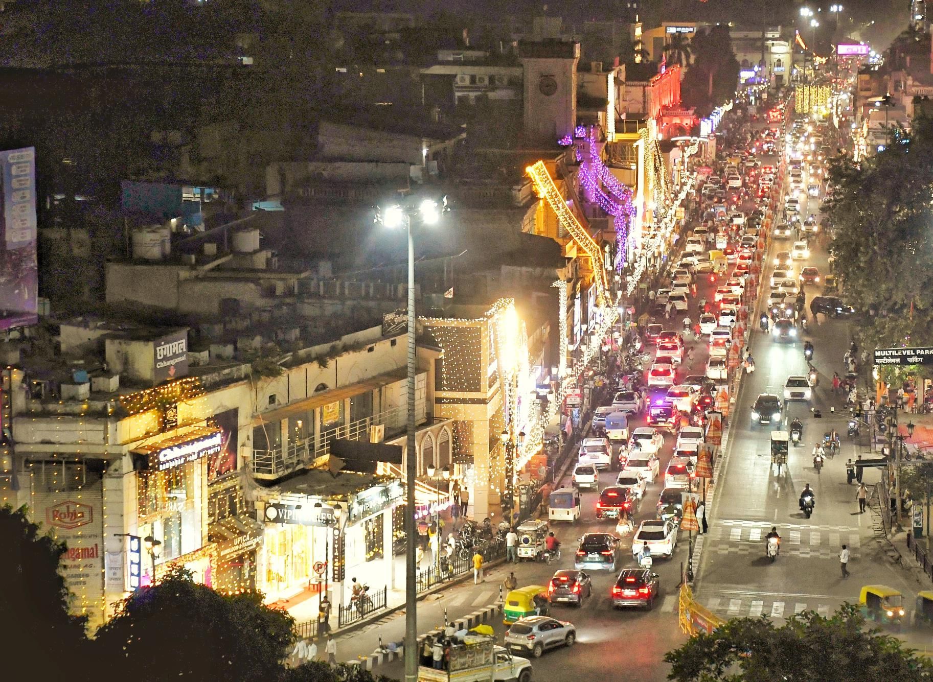 दुल्हन सी सजी राजधानी