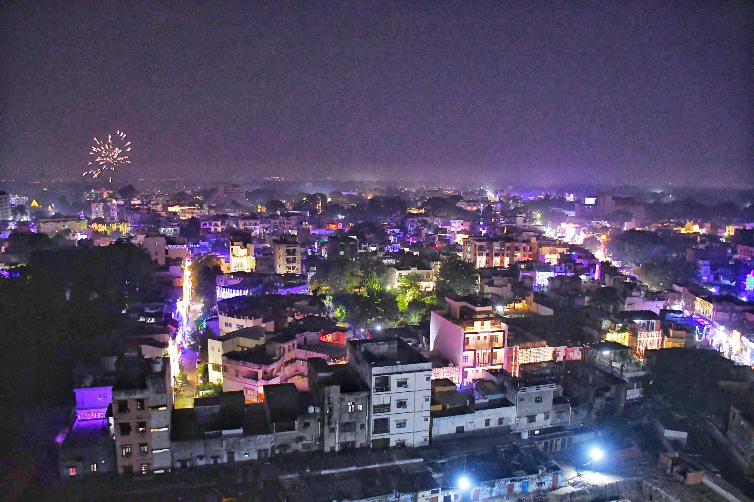 दुल्हन सी सजी राजधानी