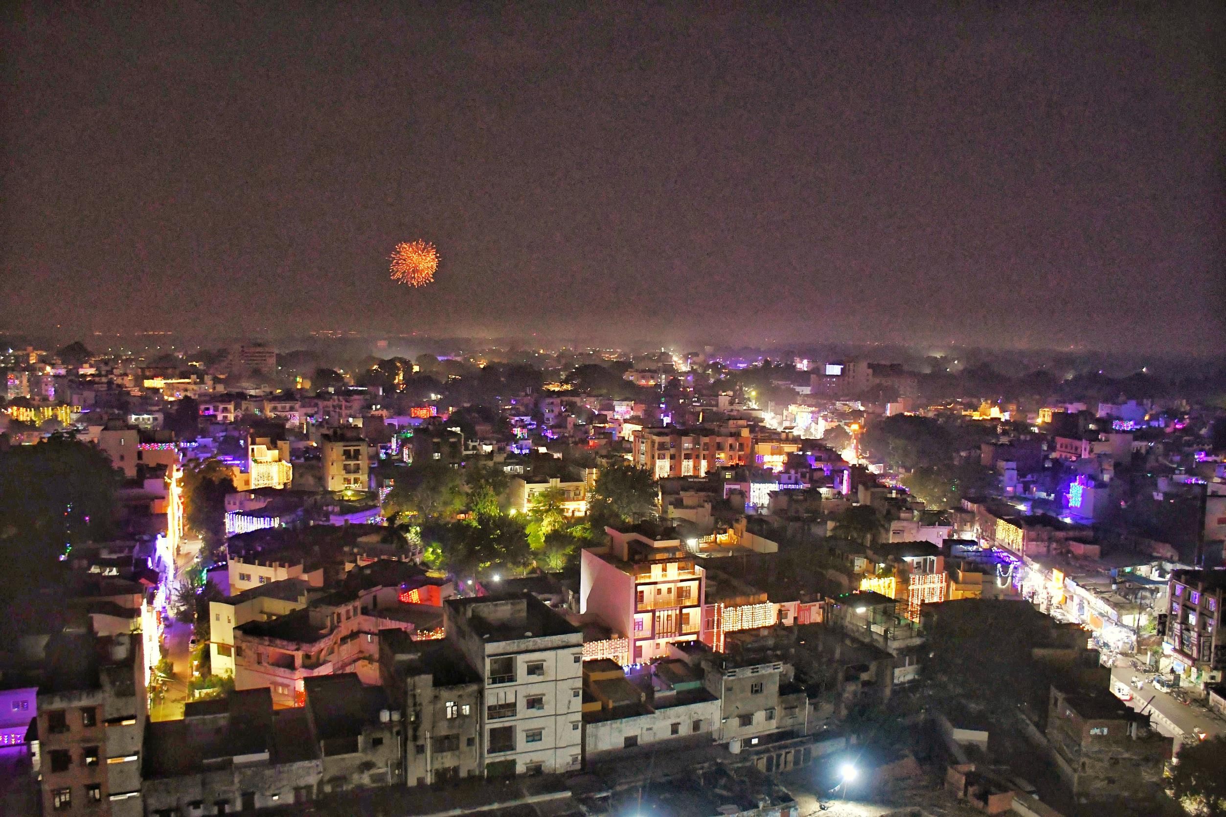 दुल्हन सी सजी राजधानी