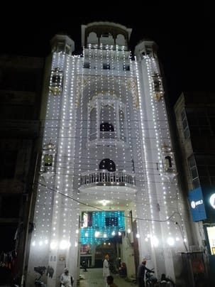 दिवाली पर सजा सनातन धर्म महाबीर दल मंदिर। संवाद दिवाली पर सजा सनातन धर्म महाबीर दल मंदिर। संवाद