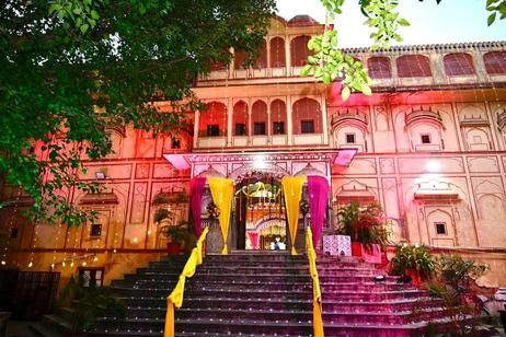देवस्थान विभाग के मंत्री जोराराम कुमावत ने रविवार को जयपुर के चांदनी चौक स्थित श्री ब्रज निधि ज