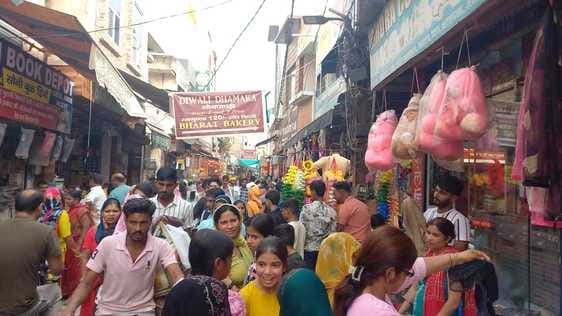 21jjrp10- दीपावली की रात रंग-बिरंगी रोशनी में रोशन हुआ शहर। संवाद 21jjrp10- दीपावली की रात रंग-बिरंगी रोशनी में रोशन हुआ शहर। संवाद