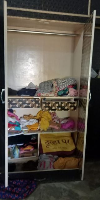 चोरी की घटना की जानकारी देता मेडिकल स्वामी। संवाद चोरी की घटना की जानकारी देता मेडिकल स्वामी। संवाद