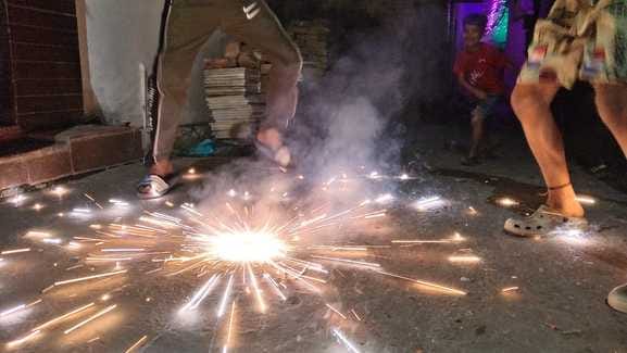जगमग शहर दिवाली पर्व को लेकर लोगों में भी काफी उत्साह देखने को मिला है और सुबह व शाम को बाजार म