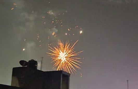 जगमग शहर दिवाली पर्व को लेकर लोगों में भी काफी उत्साह देखने को मिला है और सुबह व शाम को बाजार म