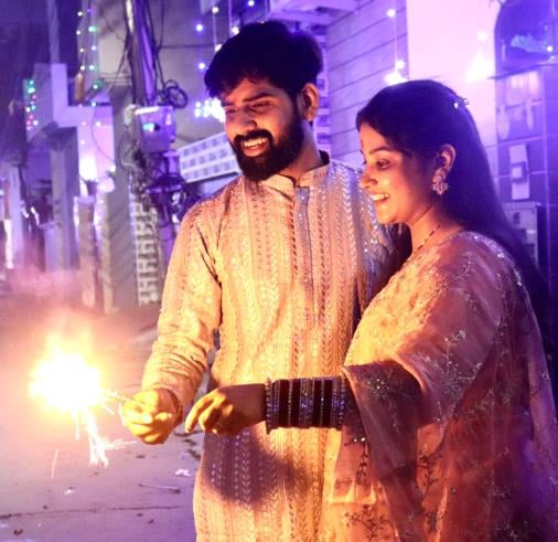 खुशियों वाली रही दिवाली, दो रातें हर तरफ चमकी दीपों की लाली..