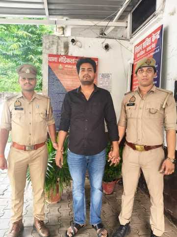 मेडिकल थाना क्षेत्र में एक मंत्री के साथी द्वारा कार की टक्कर लगने से युवक से सड़क पर नाक रगड़त मेडिकल थाना क्षेत्र में एक मंत्री के साथी द्वारा कार की टक्कर लगने से युवक से सड़क पर नाक रगड़त