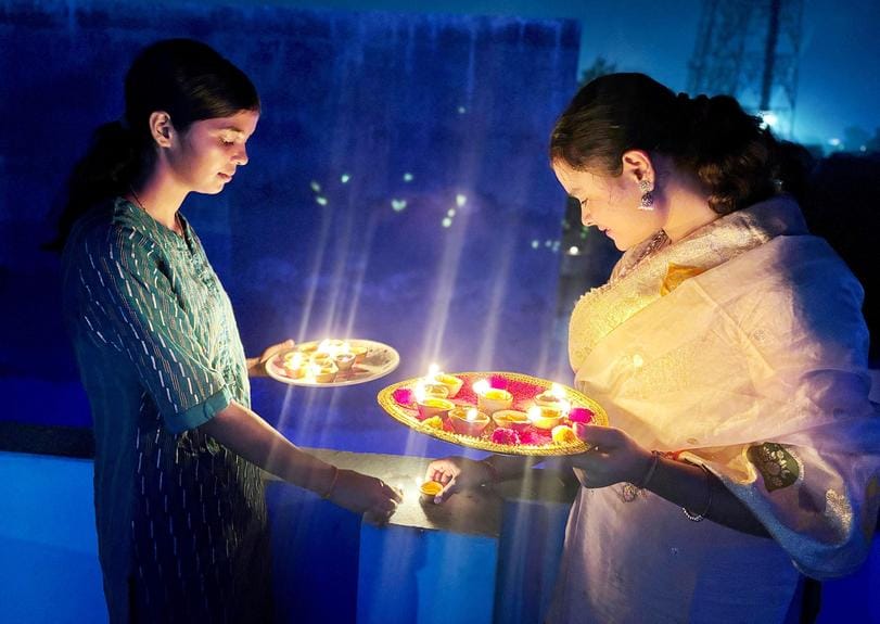 धूमधाम से मनाया गया दीपावली का त्योहार। धूमधाम से मनाया गया दीपावली का त्योहार।