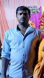 अरुण कुमार की फाइल फोटो, रोते-बिलखते परिजन व घटना की सूचना मिलने पर जुटे ग्रामीण। अरुण कुमार की फाइल फोटो, रोते-बिलखते परिजन व घटना की सूचना मिलने पर जुटे ग्रामीण।