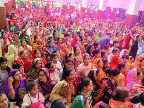 फोटो-01- श्रीरामजानकी मंदिर में अन्नकूट महोत्सव व गोवर्धन पूजन करते पुजारी मैथिली शरण। संवाद फोटो-01- श्रीरामजानकी मंदिर में अन्नकूट महोत्सव व गोवर्धन पूजन करते पुजारी मैथिली शरण। संवाद