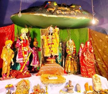 फोटो 23 एमएएचपी 05 परिचय-ऐतिहासिक गोवर्धन्नाथजू मेले का वैदिक मंत्रोच्चार के साथ शुभारंभ कराते फोटो 23 एमएएचपी 05 परिचय-ऐतिहासिक गोवर्धन्नाथजू मेले का वैदिक मंत्रोच्चार के साथ शुभारंभ कराते