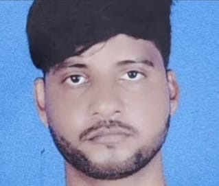 -फोटो 64 : बहादुरगढ़ में रेलवे टै्रक पर हादसे के बाद बुधवार की सुबह पहुंचे लोग। संवाद -फोटो 64 : बहादुरगढ़ में रेलवे टै्रक पर हादसे के बाद बुधवार की सुबह पहुंचे लोग। संवाद