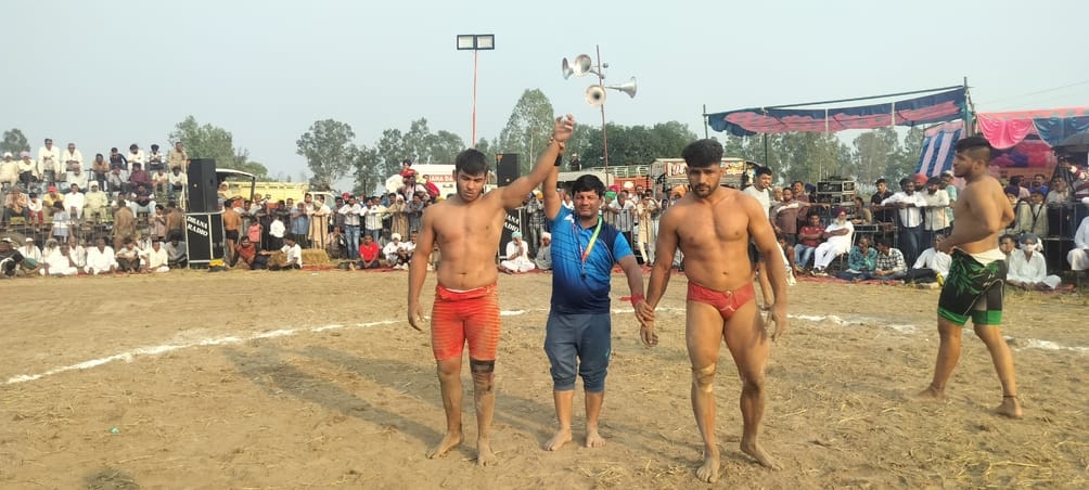 गोवर्धन पूजा पर मोहडी गांव में करवाए कुश्ती दंगल में पहुंचे ईरानी पहलवान। संवाद