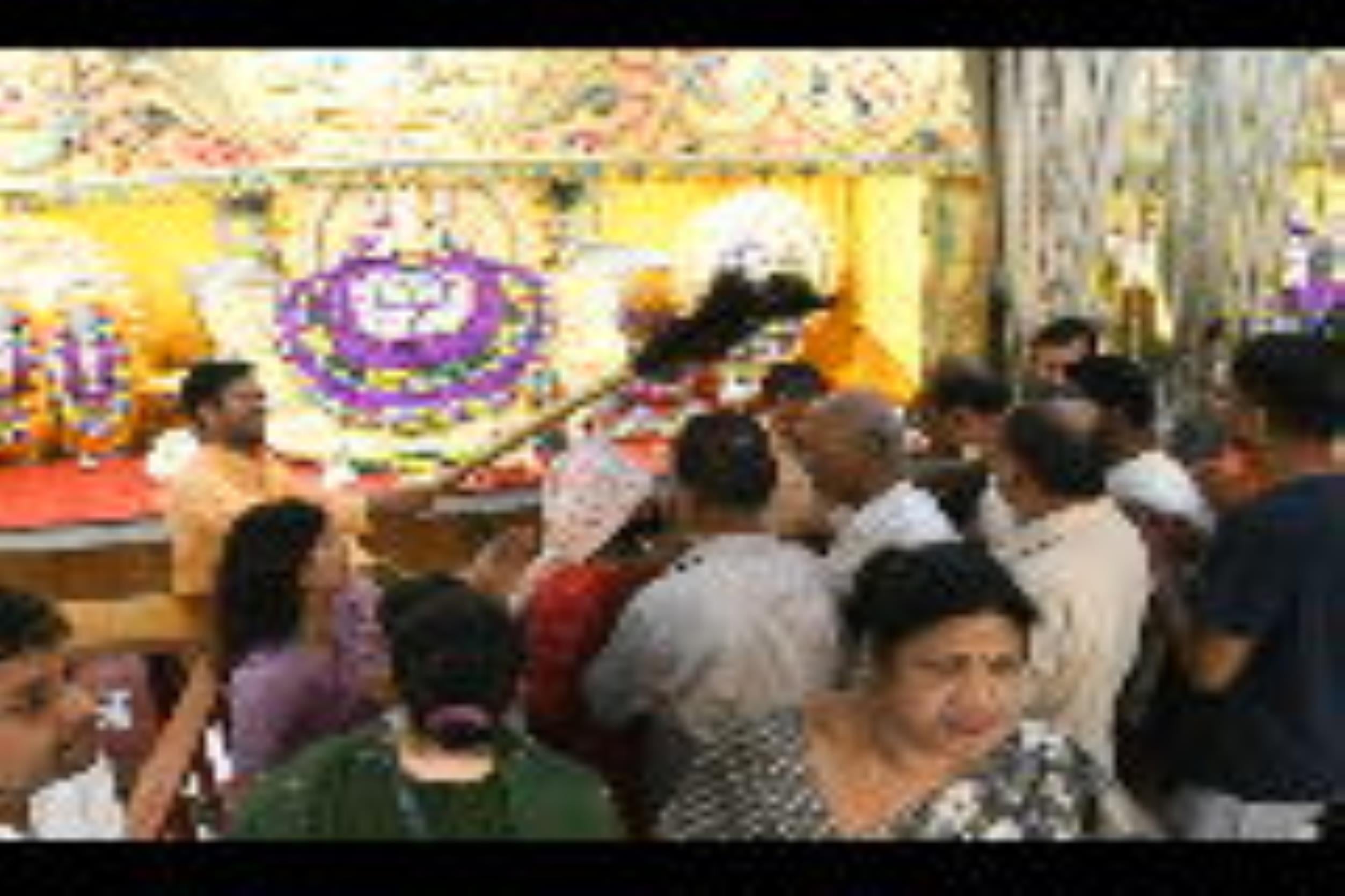 गोवर्धन पूजा व अन्नकूट महोत्सव में राजधानी के मंदिरों में भगवान को भोग लगाया गया। हजारों भक्तों गोवर्धन पूजा व अन्नकूट महोत्सव में राजधानी के मंदिरों में भगवान को भोग लगाया गया। हजारों भक्तों