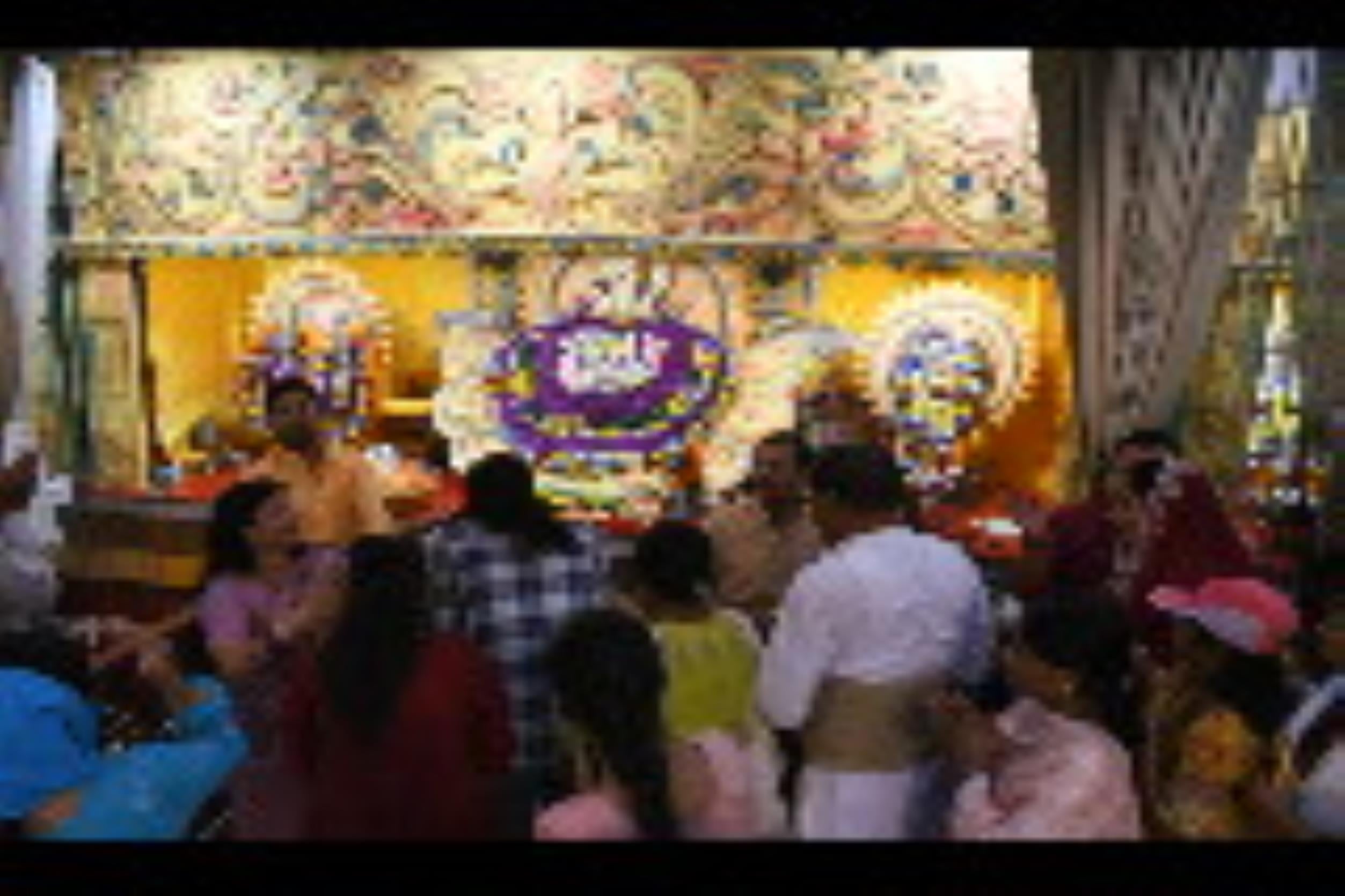 गोवर्धन पूजा व अन्नकूट महोत्सव में राजधानी के मंदिरों में भगवान को भोग लगाया गया। हजारों भक्तों गोवर्धन पूजा व अन्नकूट महोत्सव में राजधानी के मंदिरों में भगवान को भोग लगाया गया। हजारों भक्तों