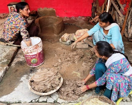 कुरुक्षेत्र। गोवर्धन पूजा पर पौध रोपण सेक्टर-30 रेजिडेंट वेलफेयर एसोसिएशन के सदस्य। विज्ञप्ति