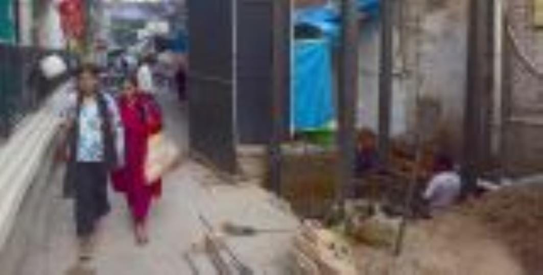 निर्माणाधीन लिफ्ट। निर्माणाधीन लिफ्ट।
