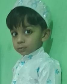 नावला में काली नदी में मासूम बच्चे की तलाश करते ग्रामीण : वीडियो ग्रेब