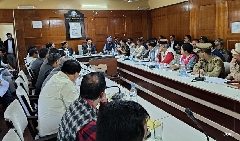 रामपुर में अंतरराष्ट्रीय लवी मेले की तैयारियों को लेकर बैठक की अध्यक्षता करते उपायुक्त अनुपम कश रामपुर में अंतरराष्ट्रीय लवी मेले की तैयारियों को लेकर बैठक की अध्यक्षता करते उपायुक्त अनुपम कश