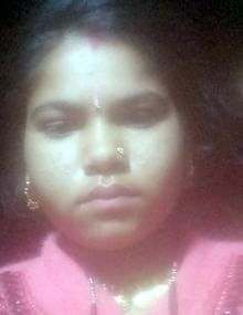 स्योहारा के ग्राम मधुपुरा में संदिग्ध परिस्थितियों में मौत के बाद जमा भीड़। संवाद